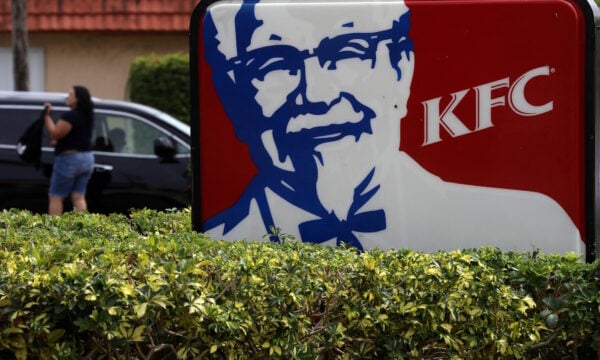 Η KFC επιλέγει την Coca-Cola για τα αναψυκτικά στις ΗΠΑ και αφήνει την PepsiCo μετά από 40 χρόνια