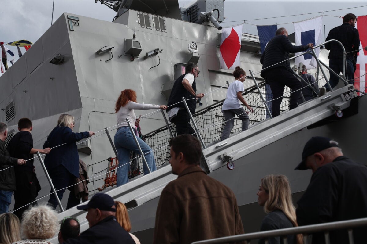 Φρεγάτα «Κίμων»: Κοσμοσυρροή στη Θεσσαλονίκη – Θα είναι ανοικτή για το κοινό μέχρι την Τρίτη 11 Φρεγάτα «Κίμων»: Κοσμοσυρροή στη Θεσσαλονίκη – Θα είναι ανοικτή για το κοινό μέχρι την Τρίτη