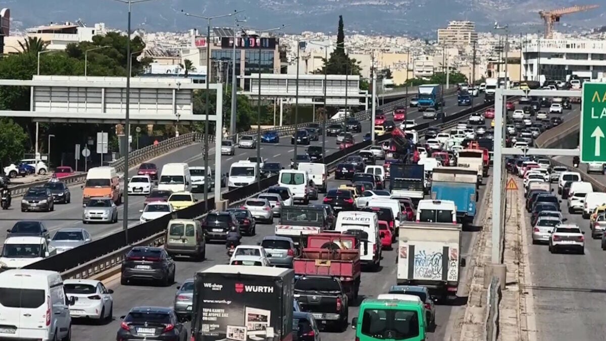 Κίνηση στους δρόμους: Τροχαίο στην κάθοδο του Κηφισού προκαλεί ουρές 12 χλμ. – Στο «κόκκινο» η Αττική Οδός και η Κηφισίας 1 Κίνηση στους δρόμους: Τροχαίο στην κάθοδο του Κηφισού προκαλεί ουρές 12 χλμ. – Στο «κόκκινο» η Αττική Οδός και η Κηφισίας