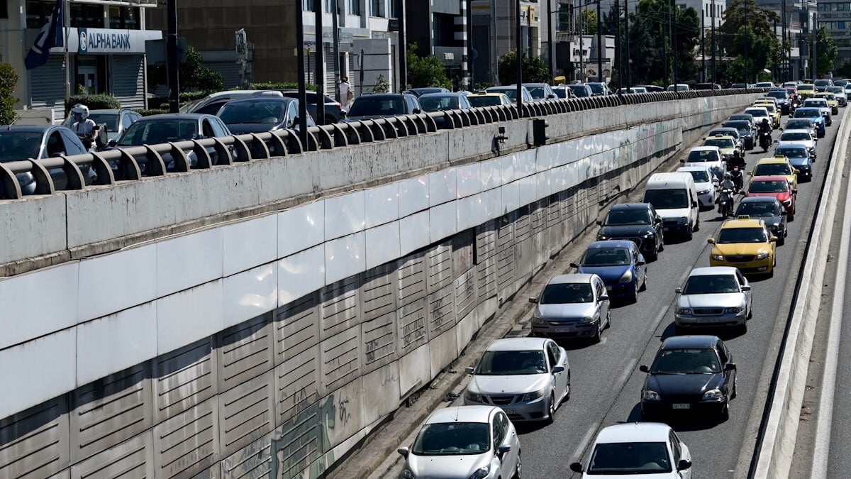 Αμπελόκηποι: Παράσυρση πεζής στη Λεωφόρο Κηφισίας προς Αθήνα – Μεγάλη κίνηση στο σημείο 3 Αμπελόκηποι: Παράσυρση πεζής στη Λεωφόρο Κηφισίας προς Αθήνα – Μεγάλη κίνηση στο σημείο