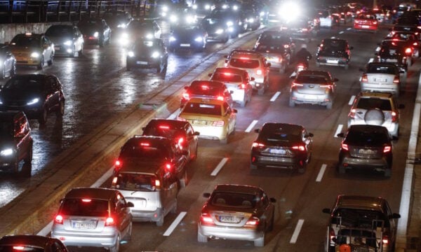 Χολαργός: Διακόπηκε η κυκλοφορία στην οδό Καρπάθου λόγω καθίζησης του δρόμου