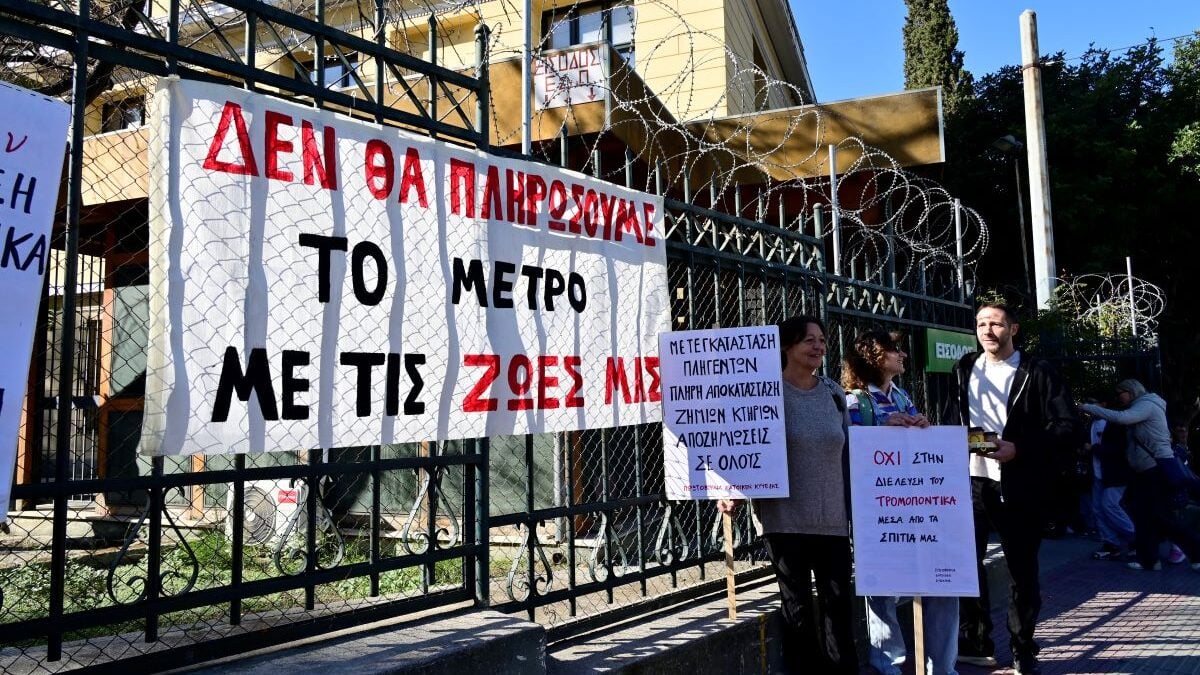 Κυψέλη: Αγωνία κατοίκων για τις ρωγμές από τα έργα του μετρό – «Η κατάσταση δεν είναι επείγουσα, είναι υπερεπείγουσα» 1 Κυψέλη: Αγωνία κατοίκων για τις ρωγμές από τα έργα του μετρό – «Η κατάσταση δεν είναι επείγουσα, είναι υπερεπείγουσα»
