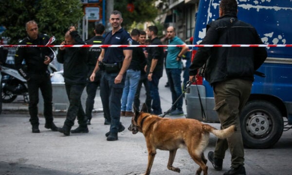 Έκρηξη στον Κολωνό: Ένοικος περιγράφει την καταστροφή – «Γκρεμίστηκε ακόμη και η πόρτα του διαμερίσματός μου»