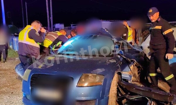 Δέλτα Κορίνθου: Δύο αυτοκίνητα συγκρούστηκαν και έγιναν άμορφες μάζες – Βίντεο και φωτογραφίες