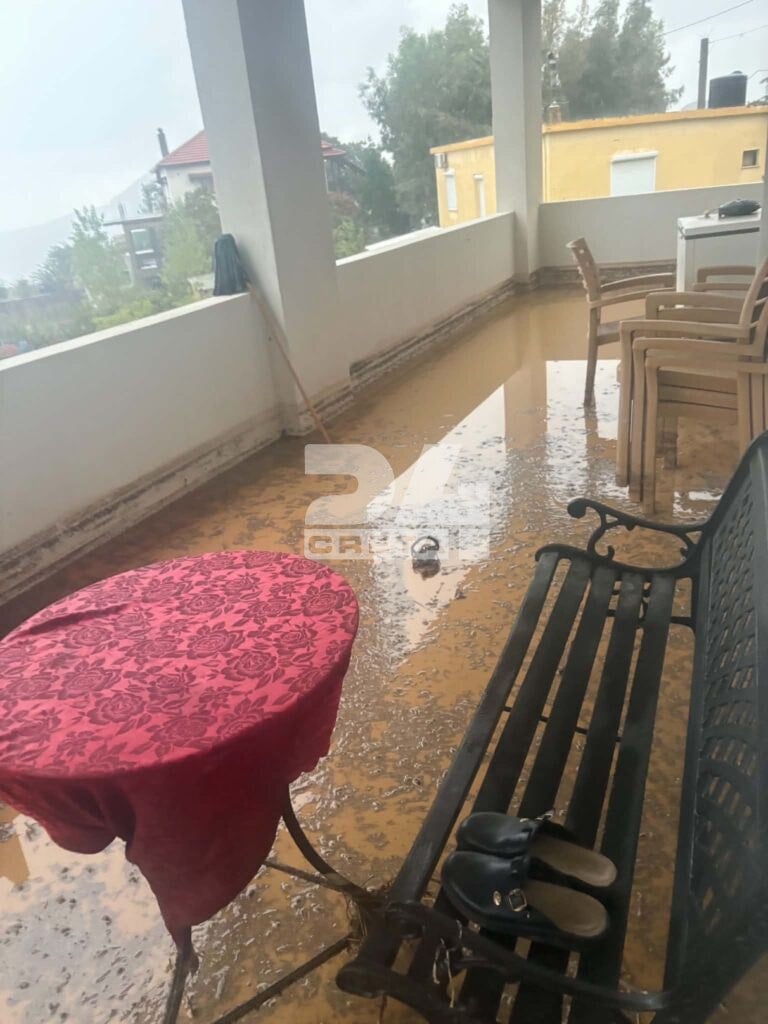 Κρήτη: Η κακοκαιρία σαρώνει το νησί – Πλημμύρισαν σπίτια, θάφτηκαν αυτοκίνητα, ξεχείλισε ποταμός στα Ζωνιανά 12 Κρήτη: Η κακοκαιρία σαρώνει το νησί – Πλημμύρισαν σπίτια, θάφτηκαν αυτοκίνητα, ξεχείλισε ποταμός στα Ζωνιανά