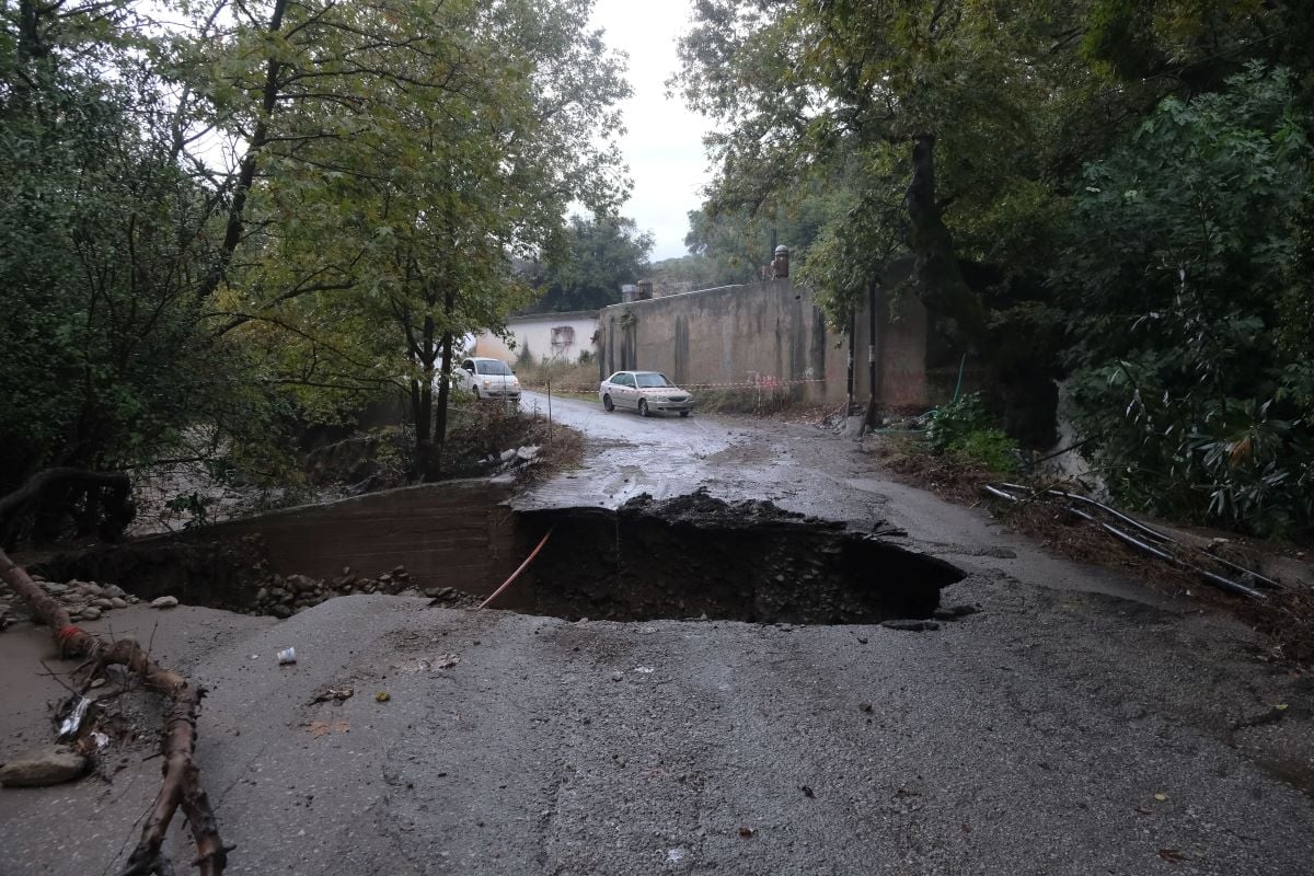 Κακοκαιρία: Η Κρήτη σε επιφυλακή για δεύτερο γύρο βροχών από το απόγευμα – Οι κάτοικοι μετρούν τις πληγές τους, φόβοι για νέες πλημμύρες 10 Κακοκαιρία: Η Κρήτη σε επιφυλακή για δεύτερο γύρο βροχών από το απόγευμα – Οι κάτοικοι μετρούν τις πληγές τους, φόβοι για νέες πλημμύρες