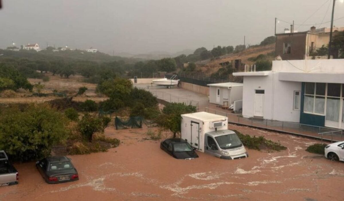 Κρήτη: Η κακοκαιρία σαρώνει το νησί – Πλημμύρισαν σπίτια, θάφτηκαν αυτοκίνητα, ξεχείλισε ποταμός στα Ζωνιανά