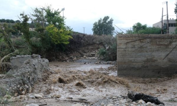 Κακοκαιρία: Η Κρήτη σε επιφυλακή για δεύτερο γύρο βροχών από το απόγευμα – Οι κάτοικοι μετρούν τις πληγές τους, φόβοι για νέες πλημμύρες