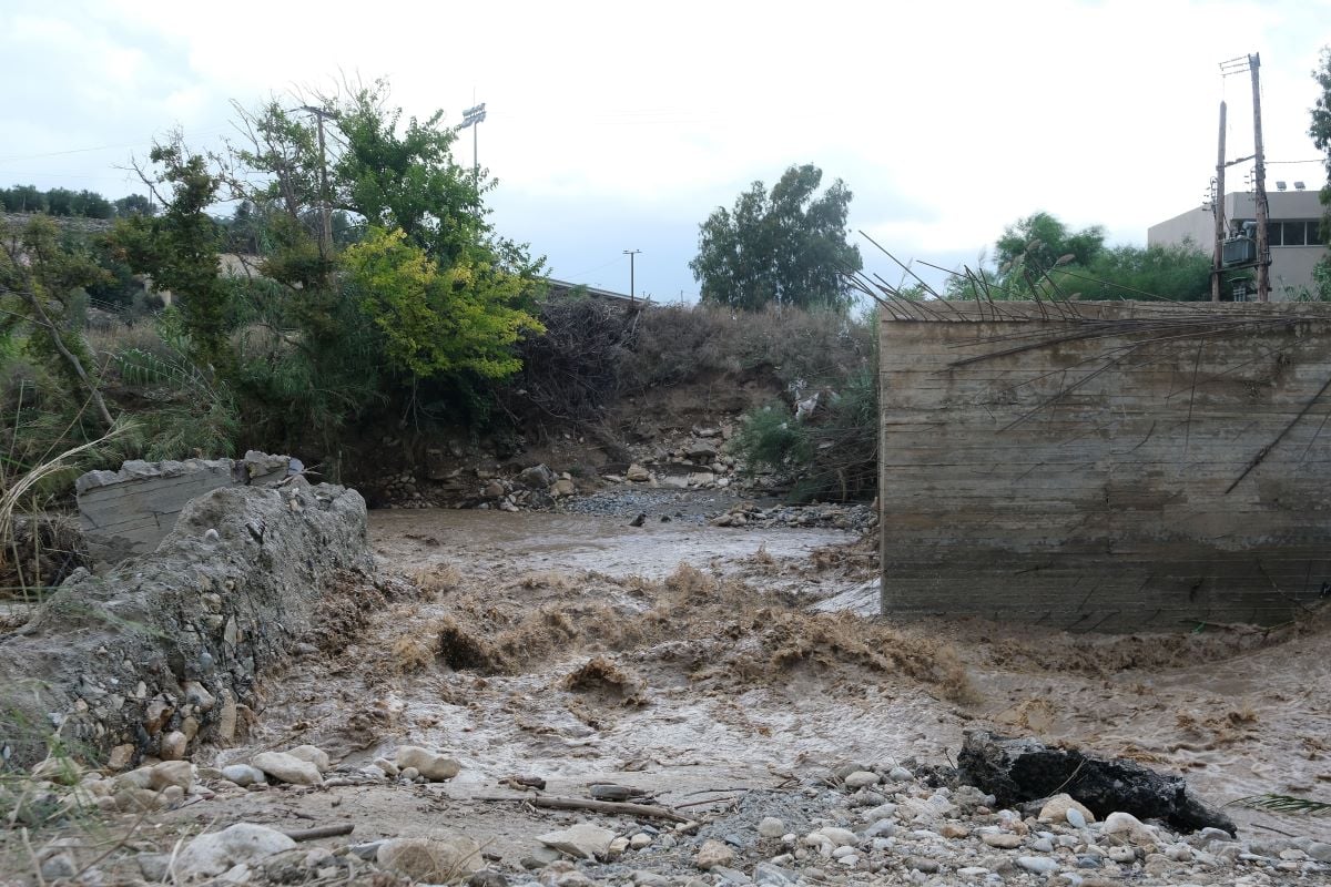 Κακοκαιρία: Η Κρήτη σε επιφυλακή για δεύτερο γύρο βροχών από το απόγευμα – Οι κάτοικοι μετρούν τις πληγές τους, φόβοι για νέες πλημμύρες