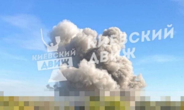 Κίεβο: Ρωσικό σφυροκόπημα με ισχυρές εκρήξεις – Χτυπήθηκε εστιατόριο, προβλήματα σε ρεύμα και νερό