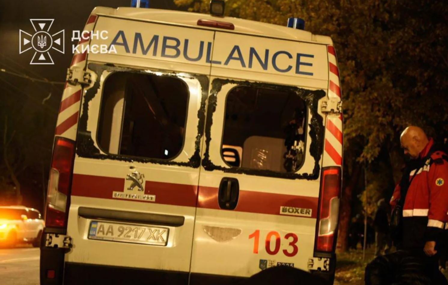 Ουκρανία: Νεκροί και τραυματίες σε Κίεβο, Χάρκοβο και Παβλόχραντ από ρωσικούς πυραύλους και drones – Χτυπήματα σε γέφυρα, νοσοκομεία και πανεπιστήμιο 8 Ασθενοφόρο που υπέστη ζημιές κατά τη ρωσική επίθεση με βαλλιστικό πύραυλο στο Κίεβο, τη νύχτα της 26ης προς την 27η Οκτωβρίου 2026. Φωτογραφία: Κρατική Υπηρεσία Έκτακτης Ανάγκης της Ουκρανίας / Telegram.