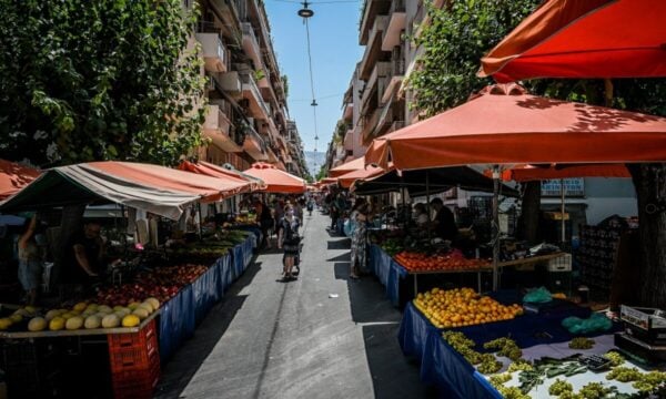 Λαϊκές αγορές στην Αττική: Διαφημιστική καμπάνια 1 εκατ. ευρώ και παρεμβάσεις για τη λειτουργία τους
