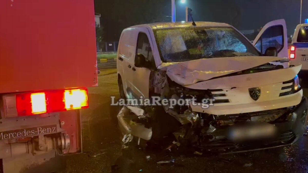 Τροχαίο στη Λαμία με έναν τραυματία: Πέρασε με κόκκινο και τον «εμβόλισε» 1 Τροχαίο στη Λαμία με έναν τραυματία: Πέρασε με κόκκινο και τον «εμβόλισε»