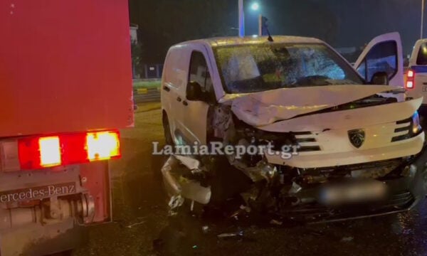 Τροχαίο στη Λαμία με έναν τραυματία: Πέρασε με κόκκινο και τον «εμβόλισε»