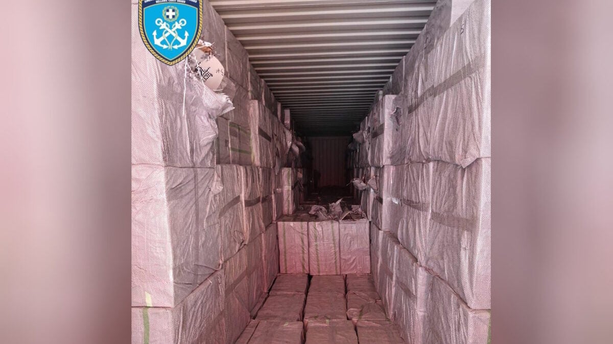 Πειραιάς: Οι ακτίνες X-Ray εντόπισαν σε φορτηγό 1,5 εκατ. λαθραία τσιγάρα – Το παράνομο φορτίο από τα Εμιράτα προς Σερβία 5 Πειραιάς: Οι ακτίνες X-Ray εντόπισαν σε φορτηγό 1,5 εκατ. λαθραία τσιγάρα – Το παράνομο φορτίο από τα Εμιράτα προς Σερβία