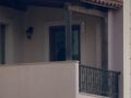 Λαύριο: Ο 32χρονος εισέβαλε με βαριοπούλα και μαχαίρωσε την πρώην του και τον σύντροφό της – Οι 5 καταγγελίες και το panic button
