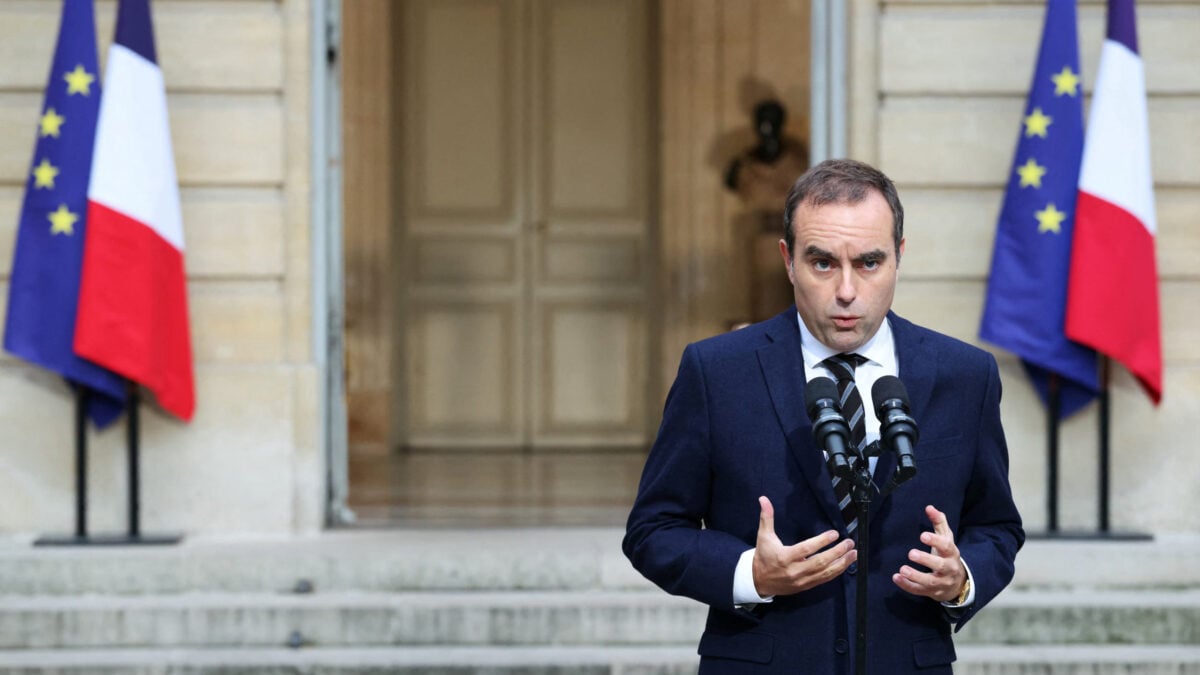 Γαλλία: Η πρώτη ήσυχη νύχτα μετά τις ταραχές ικανοποίησε την κυβέρνηση – Ο Λεκορνί προανήγγειλε νέες απαγορεύσεις κυκλοφορίας όπου χρειαστεί 1 Γαλλία: Η πρώτη ήσυχη νύχτα μετά τις ταραχές ικανοποίησε την κυβέρνηση – Ο Λεκορνί προανήγγειλε νέες απαγορεύσεις κυκλοφορίας όπου χρειαστεί
