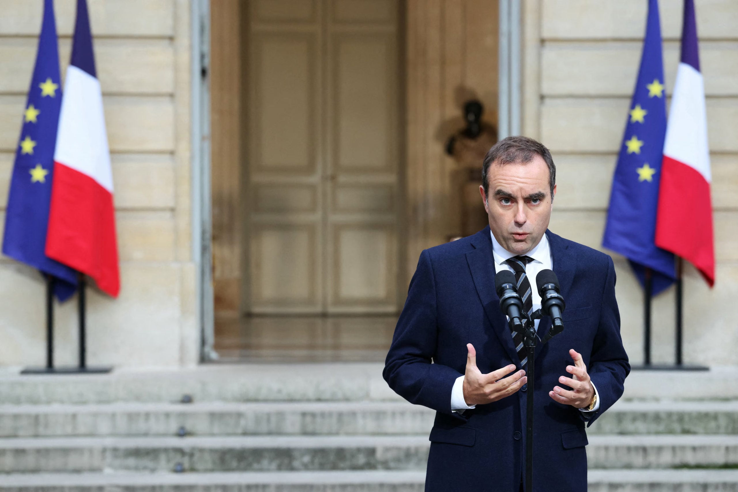 Γαλλία: Η πρώτη ήσυχη νύχτα μετά τις ταραχές ικανοποίησε την κυβέρνηση – Ο Λεκορνί προανήγγειλε νέες απαγορεύσεις κυκλοφορίας όπου χρειαστεί