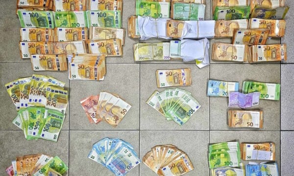 Δύο στρατιωτικοί ήταν οι «εγκέφαλοι» του κυκλώματος που εξαπατούσε επενδυτές κρυπτονομισμάτων σε 10 πόλεις – Γραφεία «βιτρίνες», λεία 300.000 ευρώ