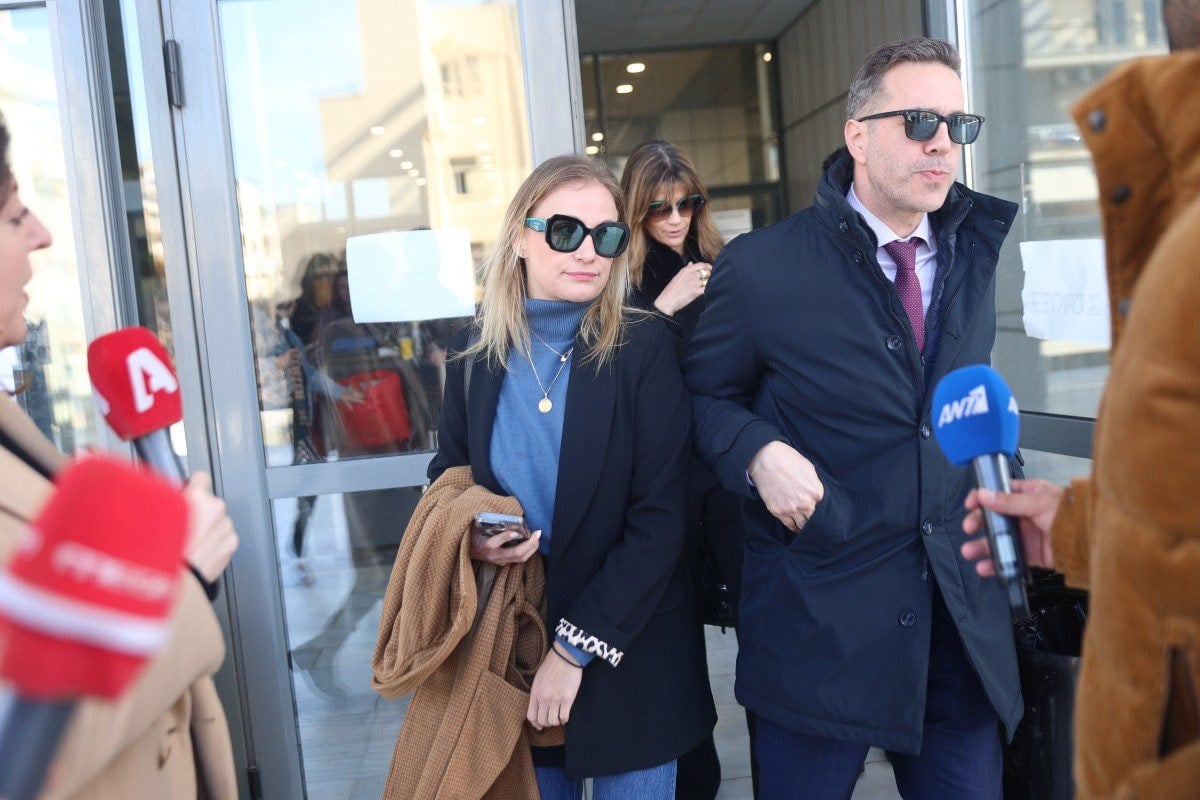 Λένα Δροσάκη: «Παγωμένη» μπροστά στην κάμερα στην πρώτη της αντίδραση για την αθώωση του Πέτρου Φιλιππίδη 12 Η Λένα Δροσάκη έξω από το Εφετείο Αθηνών