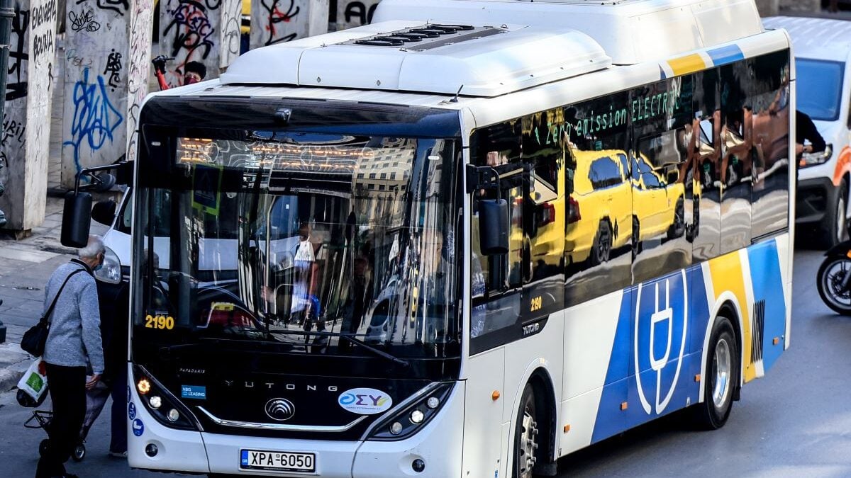 Βούλα: Λεωφορείο παρέσυρε πεζή στη Λεωφόρο Βουλιαγμένης – Προβλήματα στην κυκλοφορία 1 Βούλα: Λεωφορείο παρέσυρε πεζή στη Λεωφόρο Βουλιαγμένης – Προβλήματα στην κυκλοφορία