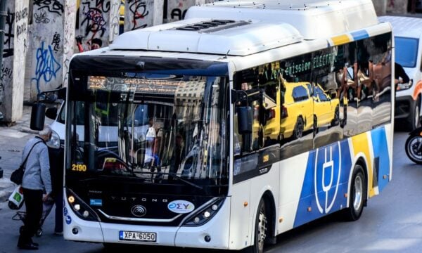 Βούλα: Λεωφορείο παρέσυρε πεζή στη Λεωφόρο Βουλιαγμένης – Προβλήματα στην κυκλοφορία