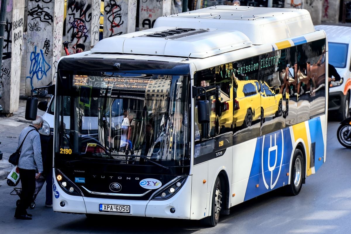 Βούλα: Λεωφορείο παρέσυρε πεζή στη Λεωφόρο Βουλιαγμένης – Προβλήματα στην κυκλοφορία
