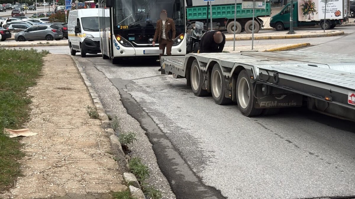 Βούλα: Η ΟΣΥ ερευνά την παράσυρση γυναίκας από λεωφορείο – Η ανακοίνωση της εταιρείας 1 Βούλα: Η ΟΣΥ ερευνά την παράσυρση γυναίκας από λεωφορείο – Η ανακοίνωση της εταιρείας