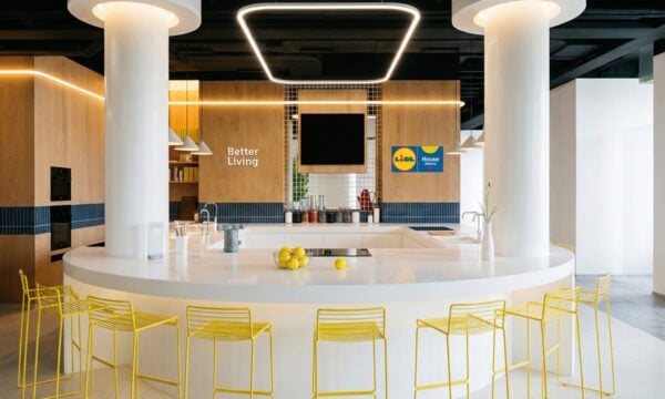 Lidl Ελλάς: Επενδύσεις 200 εκατ. ευρώ για νέα καταστήματα και επέκταση στα νησιά – Εγκαινιάστηκε το Lidl House Athens