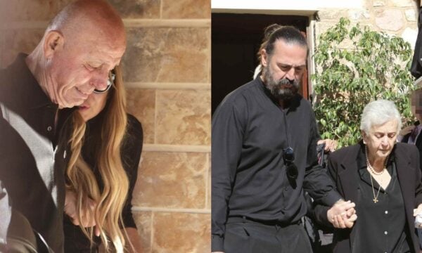 Μαζωνάκης: Δάκρυσαν οι γονείς του μετά το μνημόσυνο – Συγκινημένοι έξω από τον ναό στη Νίκαια (Φωτογραφίες)