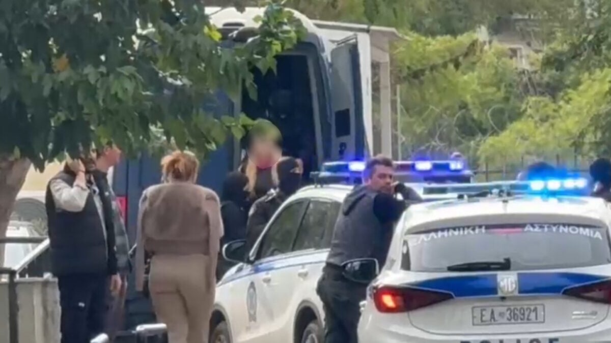 Εμπρησμός Marfin: Οι 3 προφυλακισμένοι στην Ευελπίδων για νέες απολογίες μετά την αναβάθμιση των κατηγοριών 1 Εμπρησμός Marfin: Οι 3 προφυλακισμένοι στην Ευελπίδων για νέες απολογίες μετά την αναβάθμιση των κατηγοριών