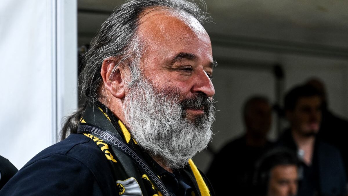 ΠΑΟΚ – ΑΕΚ: Ένταση στο φινάλε της αναμέτρησης και διάλογος Ηλιόπουλου με Σαββίδη 1 ΠΑΟΚ – ΑΕΚ: Ένταση στο φινάλε της αναμέτρησης και διάλογος Ηλιόπουλου με Σαββίδη