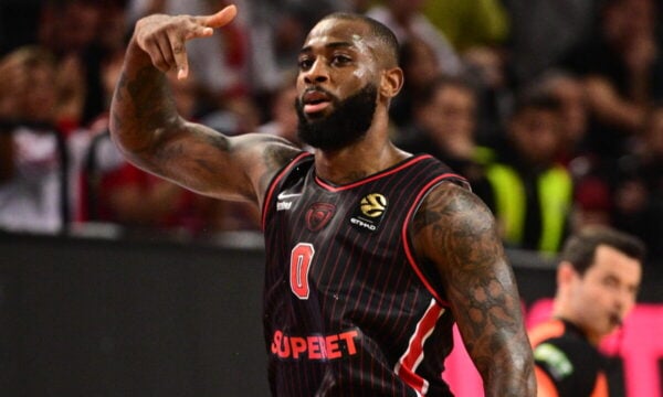 Ολυμπιακός – Αρμάνι Μιλάνο 84-78: Ο ελλιπής Ολυμπιακός πήρε μεγάλη νίκη με σόου ΜακΙντάιρ και Βεζένκοφ