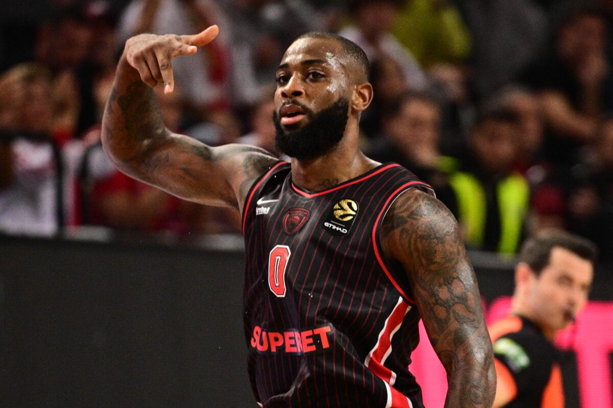 Ολυμπιακός – Αρμάνι Μιλάνο 84-78: Ο ελλιπής Ολυμπιακός πήρε μεγάλη νίκη με σόου ΜακΙντάιρ και Βεζένκοφ