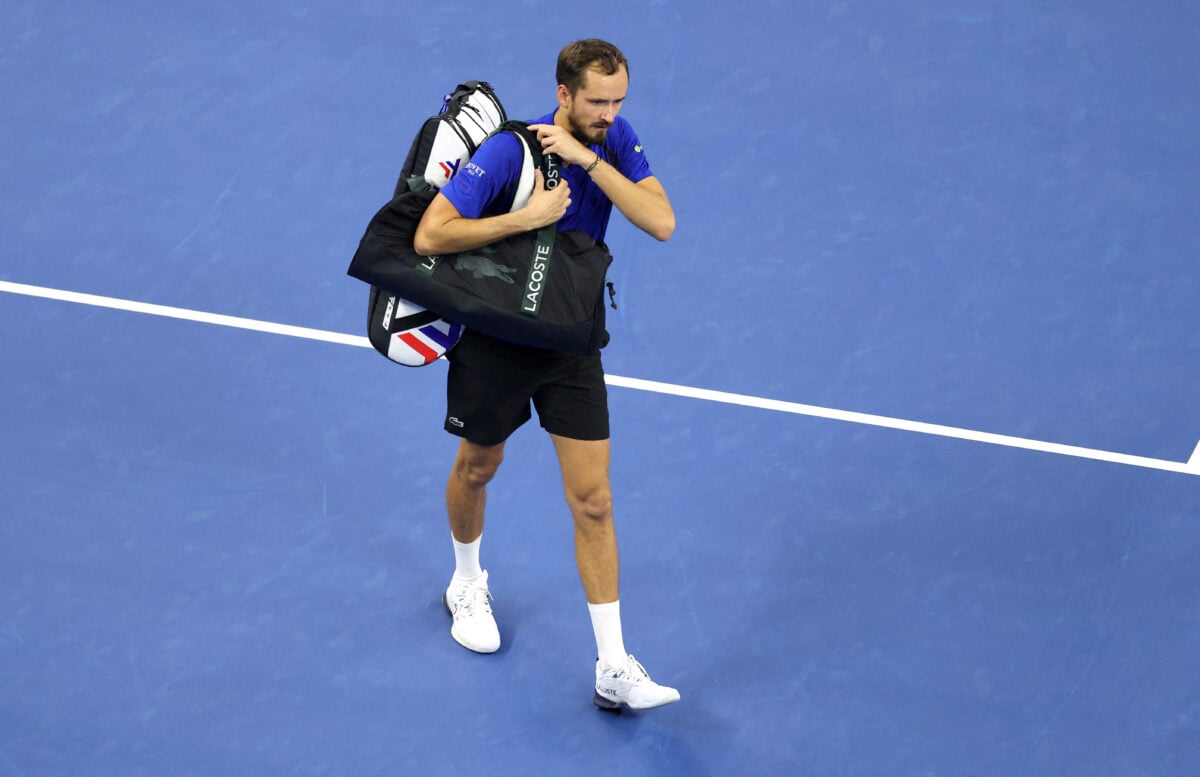 China Open: Ο Ντανίλ Μεντβέντεφ αποβλήθηκε αφού πέταξε μπαλάκι στην εξέδρα – Στον τελικό ο Νόβακ Τζόκοβιτς