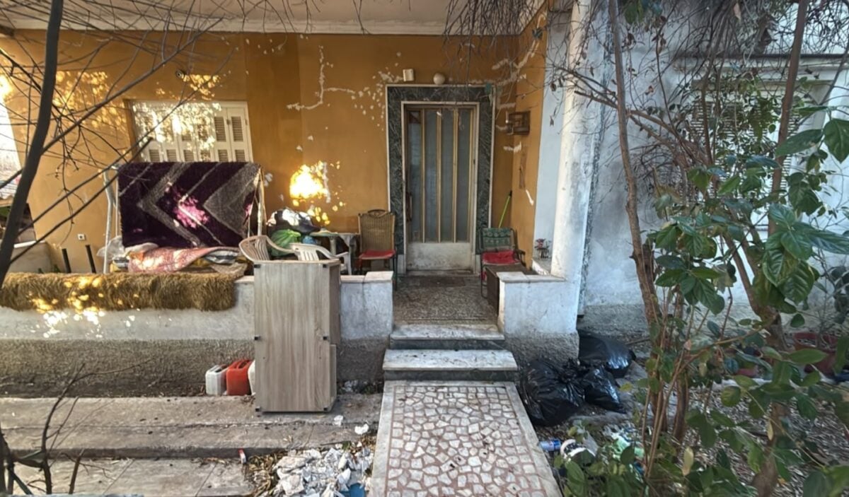 Δολοφονία στο Μενίδι: «Ακούσαμε φωνές, ο 62χρονος μας είπε να καλέσουμε ασθενοφόρο γιατί η μητέρα του δεν ήταν καλά»