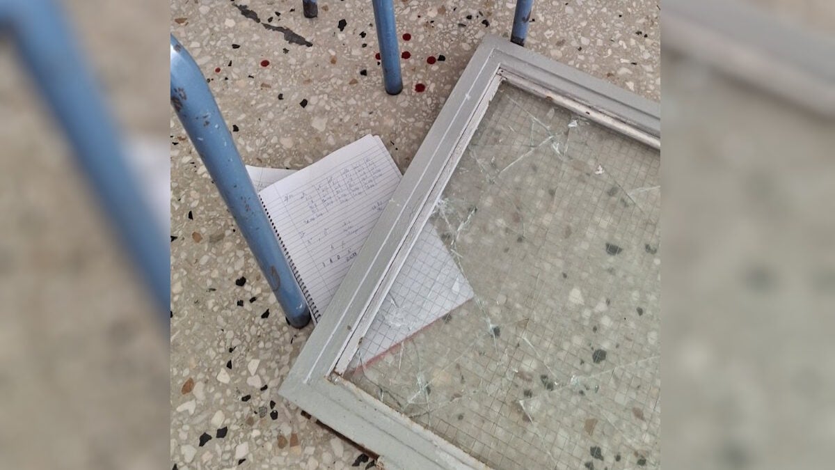 Μεσολόγγι: Παράθυρο σχολείου έπεσε σε μαθητή – Μεταφέρθηκε στο νοσοκομείο 1 Μεσολόγγι: Παράθυρο σχολείου έπεσε σε μαθητή – Μεταφέρθηκε στο νοσοκομείο