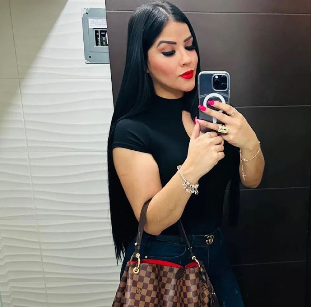 Μεξικό: Η influencer, ο σύντροφός της και τα 3 παιδιά της βρέθηκαν νεκροί – Εξετάζεται αν τους σκότωσε πριν αυτοκτονήσει 13 Πηγή: Social Media/ JamPress