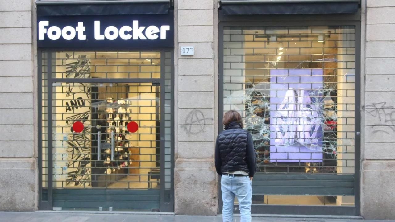 Ιταλία: Ολοκληρώθηκε η σύσκεψη υπό τη Μελόνι – Κλειστά καταστήματα στο Μιλάνο και φόβοι για νέες ταραχές 15 Ιταλία: Ολοκληρώθηκε η σύσκεψη υπό τη Μελόνι – Κλειστά καταστήματα στο Μιλάνο και φόβοι για νέες ταραχές