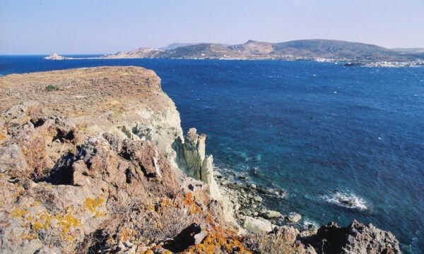 V Tourism: Η αδειοδότηση της τουριστικής επένδυσης στη Μήλο ήταν συμβατή με το τότε ισχύον νομικό πλαίσιο