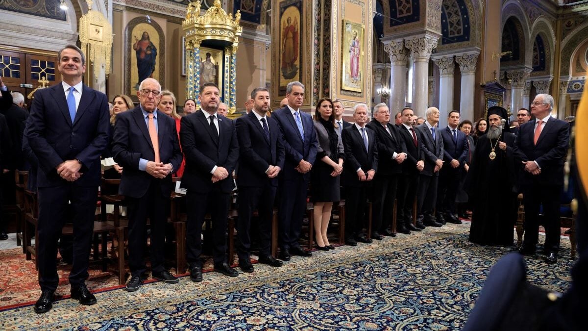 Τα σουτζουκάκια Τασούλα και Μητσοτάκη, το δίμετρο τετ-α-τετ, ο γκραφιτάς υφυπουργός και το δώρο στον Ανδρουλάκη 2 Τα σουτζουκάκια Τασούλα και Μητσοτάκη, το δίμετρο τετ-α-τετ, ο γκραφιτάς υφυπουργός και το δώρο στον Ανδρουλάκη