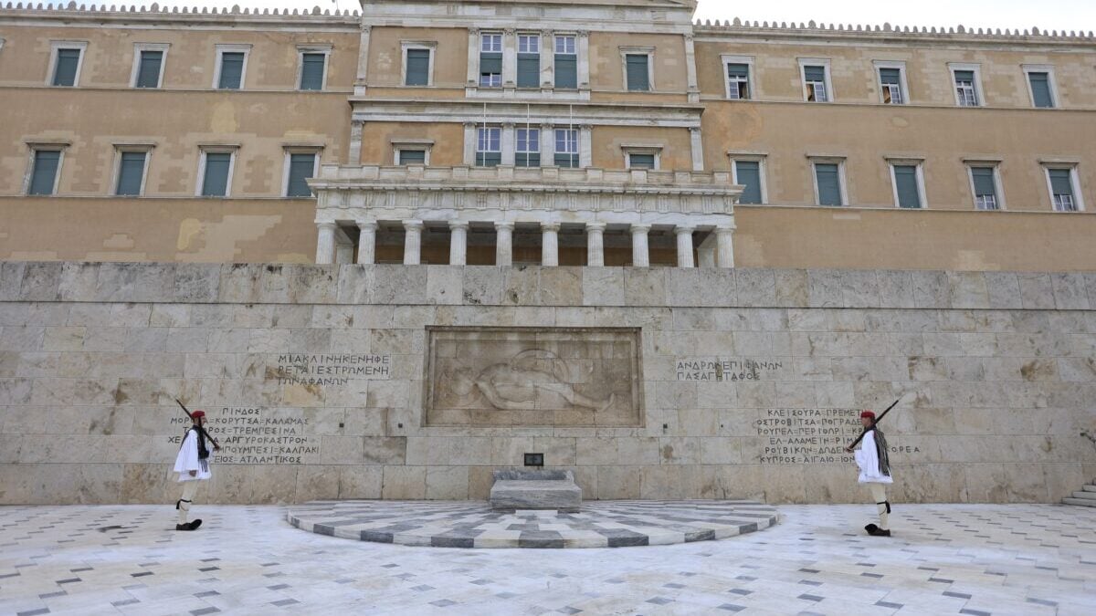 Αθήνα: Μάρμαρο αντί για άσφαλτο στον Άγνωστο Στρατιώτη – Προχωρά η επέκταση του Αρχαιολογικού Μουσείου 2 Αθήνα: Μάρμαρο αντί για άσφαλτο στον Άγνωστο Στρατιώτη – Προχωρά η επέκταση του Αρχαιολογικού Μουσείου