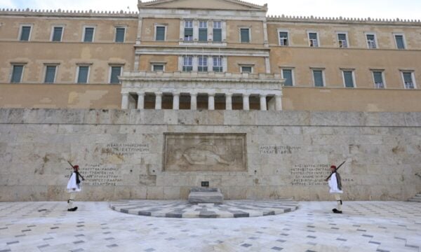 Αθήνα: Μάρμαρο αντί για άσφαλτο στον Άγνωστο Στρατιώτη – Προχωρά η επέκταση του Αρχαιολογικού Μουσείου