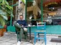 Guardian: Κλείνει η Μουριά στα Εξάρχεια, το ιστορικό καφενείο που έγινε «τελευταίο οχυρό»