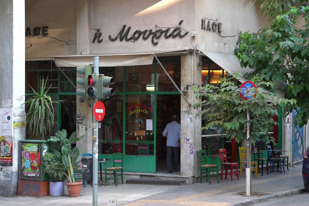 Το εμβληματικό καφενείο «Μουριά» κλείνει ύστερα από 111 χρόνια: «Ενταφιάζεται η πολιτική μας νιότη»