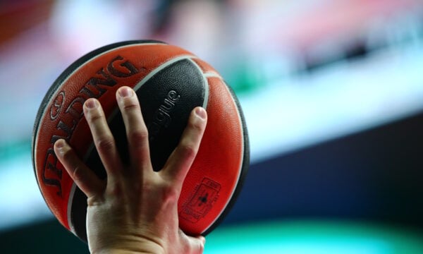 Βρήκαν 820.000 ευρώ στο σπίτι διαιτητή που εμπλέκεται σε στημένους αγώνες μπάσκετ – Στο στόχαστρο 50 αγώνες σε βάθος δεκαετίας