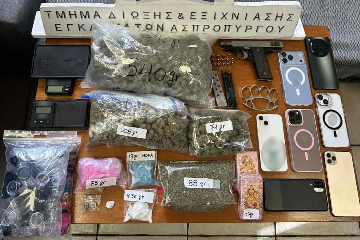 Δραπετσώνα: Συνελήφθησαν τρεις για διακίνηση ναρκωτικών – Κατασχέθηκαν κάνναβη, κοκαΐνη και σιδερογροθιά