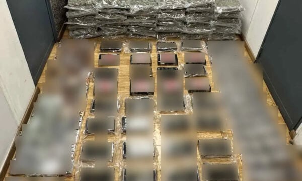 Κύκλωμα διακινούσε ναρκωτικά με εικόνες Τραμπ, Νετανιάχου, Πούτιν και Εσκομπάρ – Θα έριχνε στην αγορά 35 κιλά κοκαΐνης
