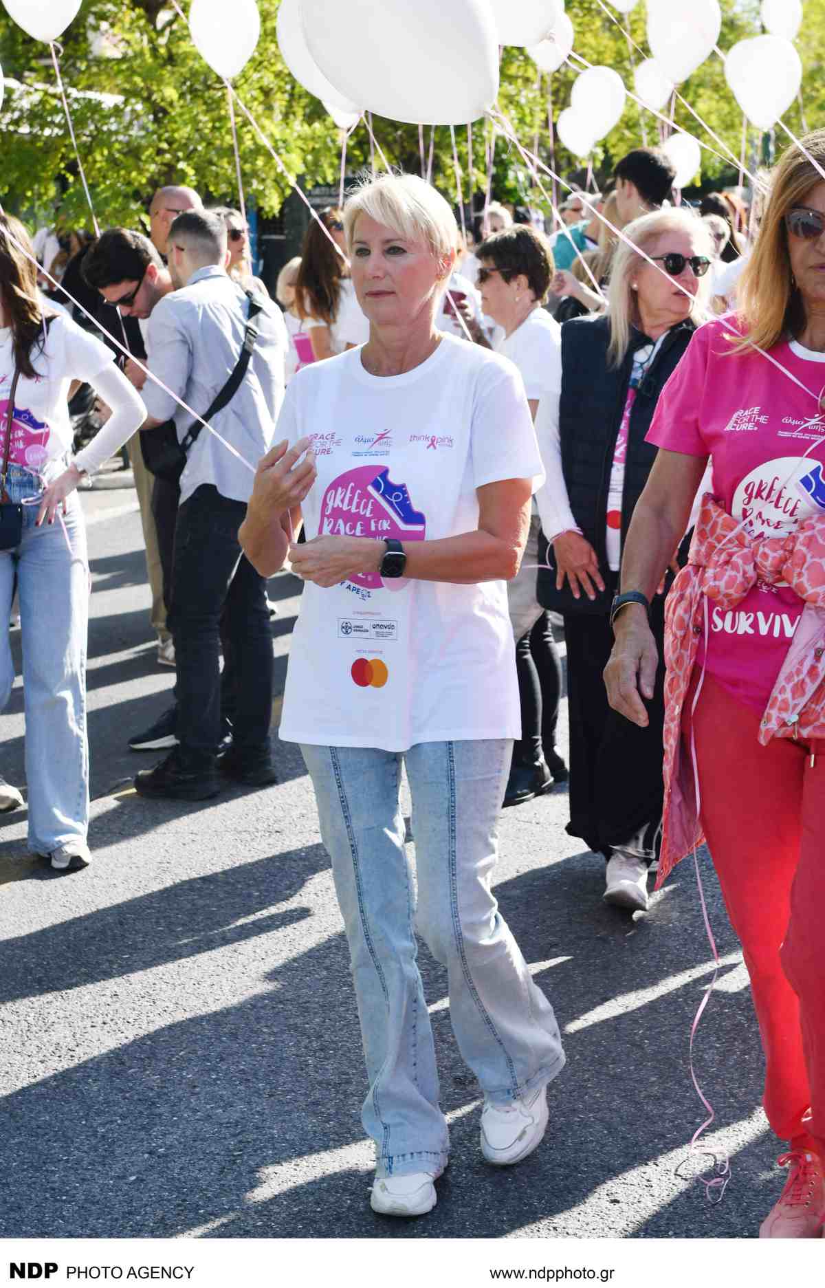 Νατάσα Παζαΐτη: Πήρε μέρος στο Race for the Cure με τα δίδυμα παιδιά της, τον Αλέξανδρο και την Αλίκη Καραμανλή – Φωτογραφίες 15 Νατάσα Παζαΐτη-Αλίκη Καραμανλή-Αλέξανδρος Καραμανλής