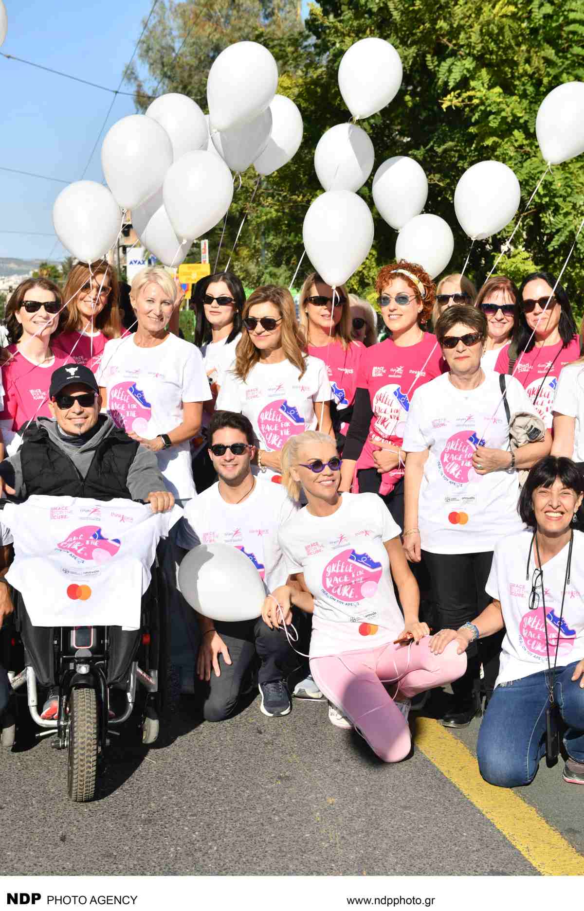 Νατάσα Παζαΐτη: Πήρε μέρος στο Race for the Cure με τα δίδυμα παιδιά της, τον Αλέξανδρο και την Αλίκη Καραμανλή – Φωτογραφίες 18 Νατάσα Παζαΐτη-Αλίκη Καραμανλή-Αλέξανδρος Καραμανλής